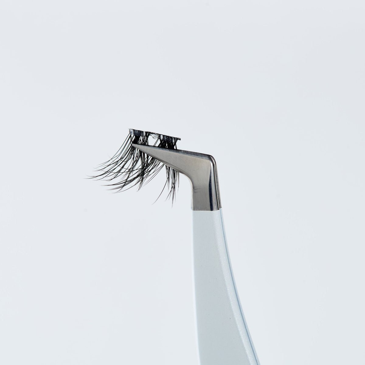Kayshe Weekly Box Press - On Lash Clusters - KAYSHE