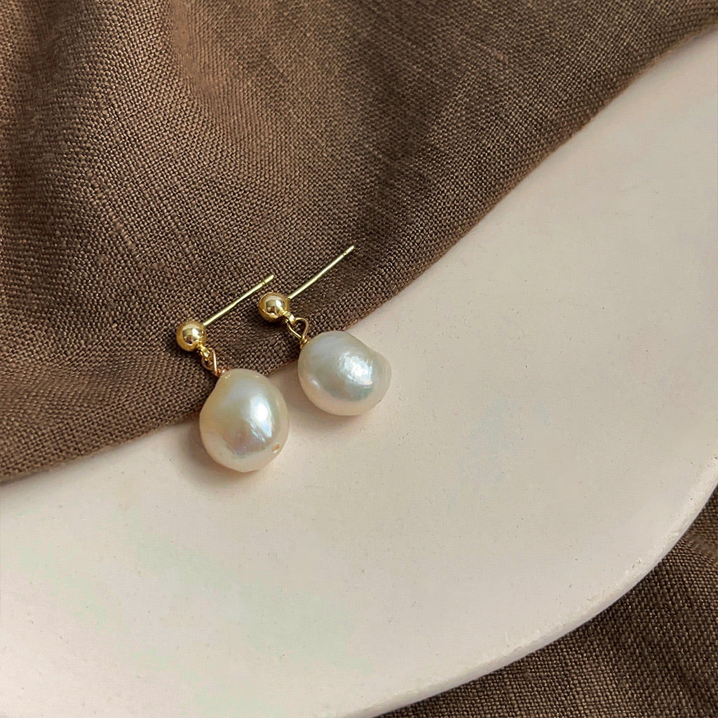 Elizabeth Pearl Drop Earrings